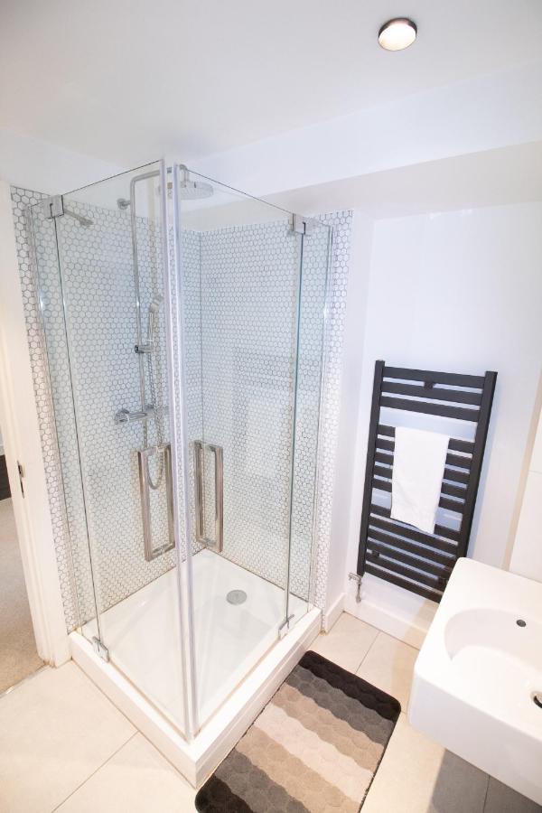 The New52 Oxford By 360Stays - Bespoke 2 Bed Luxury Apartment In The Heart Of Oxford City Centre With Parking Kültér fotó